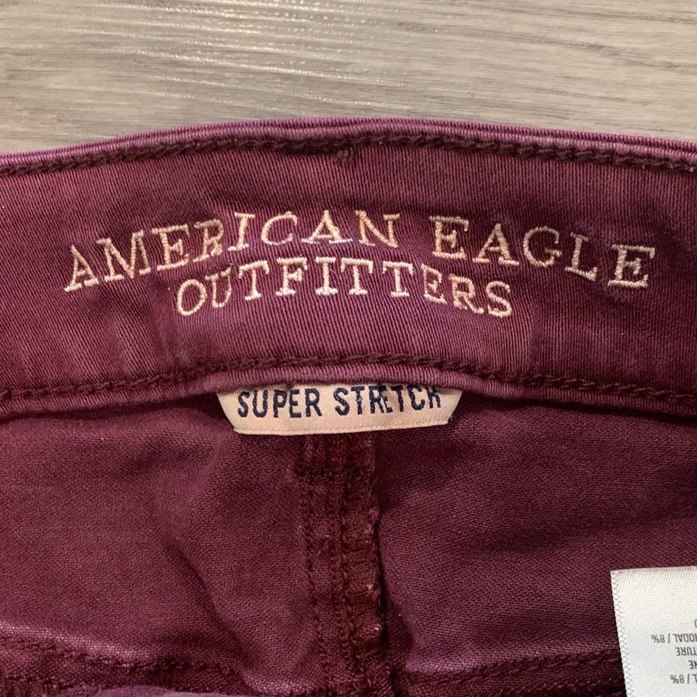 AMERICAN EAGLE - hi-rise maroon shorts, size 2, in perfect condition - Picture 4 of 5
